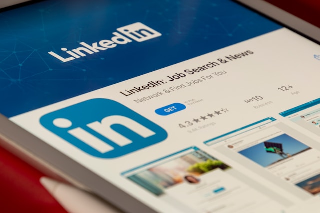 How to schedule LinkedIn posts for free (and where Notion fits)
